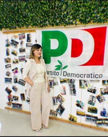 https://www.tp24.it/immagini_articoli/04-07-2026/1783125555-0-niente-di-nuovo-sul-fronte-interno-del-pd-tra-dimissioni-e-fratture-riformiste.jpg