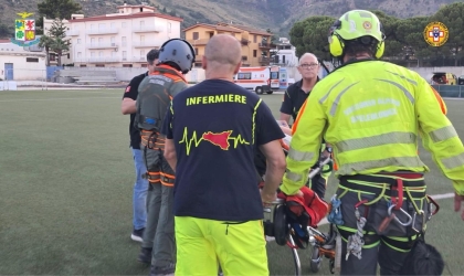 https://www.tp24.it/immagini_articoli/04-07-2026/malore-nella-riserva-dello-zingaro-donna-soccorsa-con-l-elicottero-250.jpg