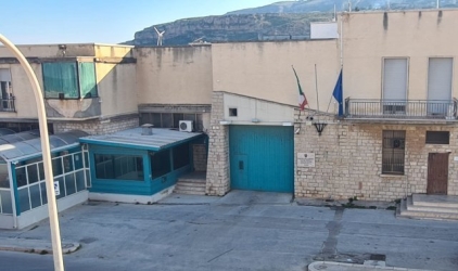 https://www.tp24.it/immagini_articoli/04-09-2026/carcere-di-trapani-olio-bollente-contro-un-ispettore-della-penitenziaria-e-gravemente-ustionato-250.jpg