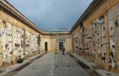 https://www.tp24.it/immagini_articoli/04-09-2026/mazara-furti-e-vandalismi-al-cimitero-i-giovani-democratici-superato-ogni-limite-250.jpg