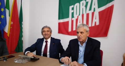 https://www.tp24.it/immagini_articoli/04-09-2026/non-c-e-pace-per-forza-italia-in-provincia-di-trapani-e-ancora-scontro-pellegrino-scilla-250.jpg