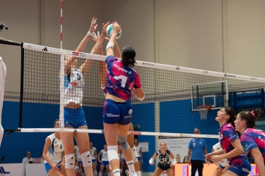 https://www.tp24.it/immagini_articoli/04-10-2026/volley-a2-esordio-amaro-in-trasferta-per-la-sigel-seap-marsala-volley-250.jpg