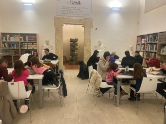 https://www.tp24.it/immagini_articoli/05-01-2026/alla-biblioteca-comunale-di-alcamo-ci-sono-adesso-anche-i-giochi-di-societa-250.jpg