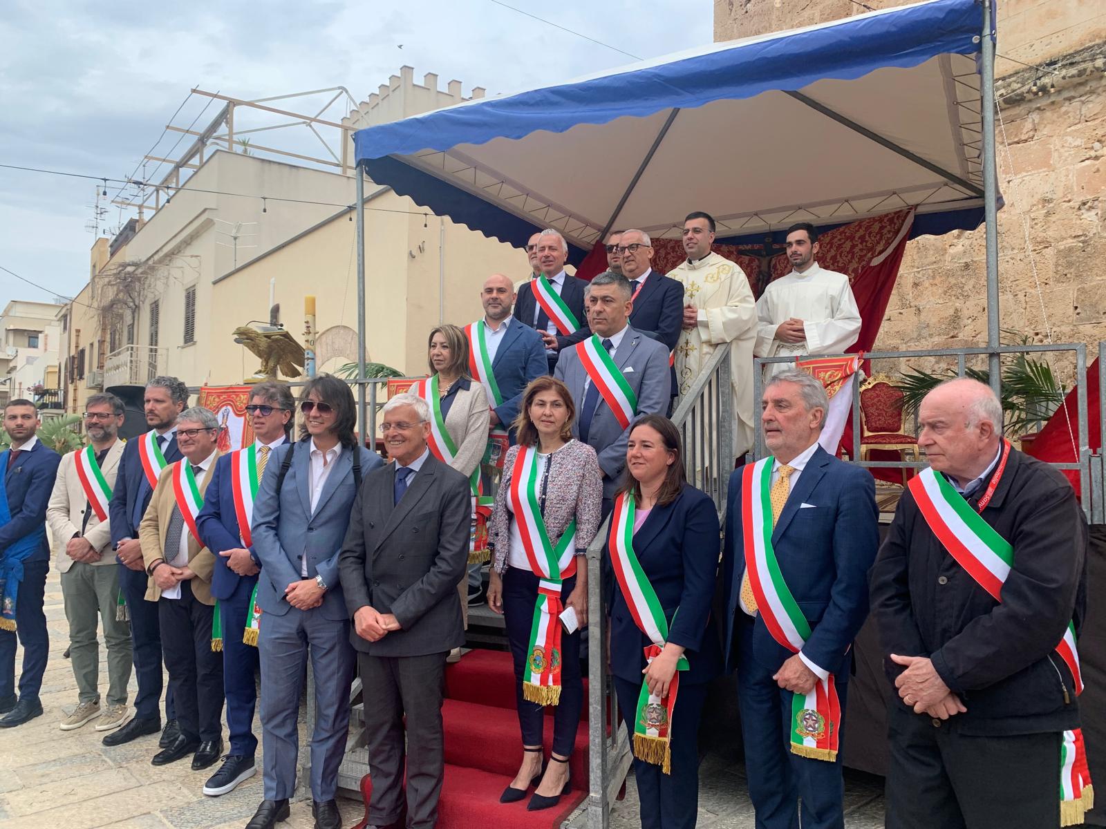 https://www.tp24.it/immagini_articoli/05-05-2025/1746460975-0-san-vito-lo-capo-concluso-il-xxiv-meeting-dei-paesi-dedicati-al-santo-martire.jpg