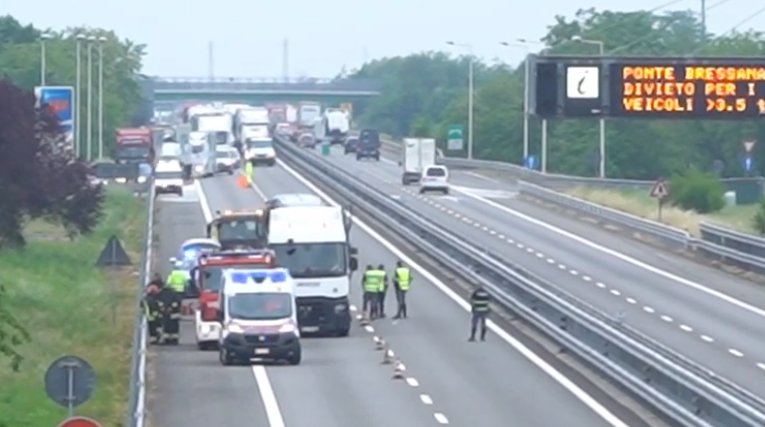 https://www.tp24.it/immagini_articoli/05-05-2026/1778003872-0-schianto-sull-a21-muore-un-69enne-originario-del-trapanese.jpg