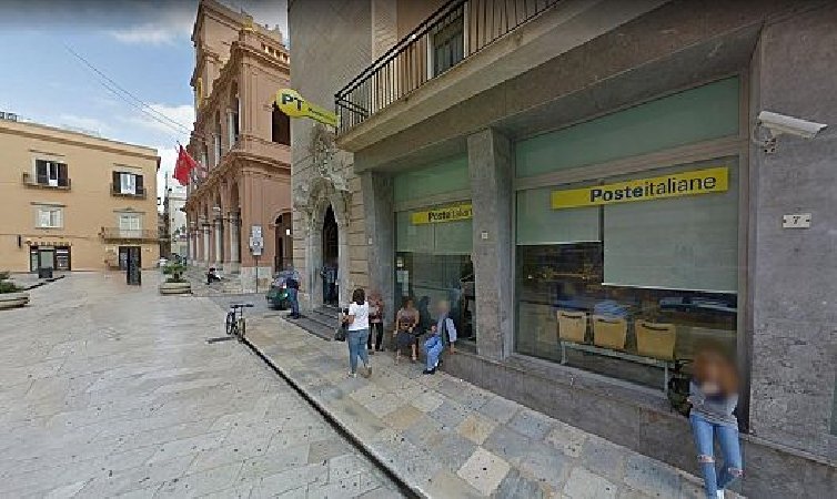 https://www.tp24.it/immagini_articoli/05-05-2026/1778008271-0-marsala-tentano-di-truffare-gli-anziani-con-un-finto-incidente-dopo-il-prelievo-alle-poste.jpg