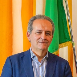 https://www.tp24.it/immagini_articoli/05-06-2026/massimo-grillo-riparte-dall-opposizione-il-consenso-delle-urne-rilancia-la-sua-leadership-250.jpg