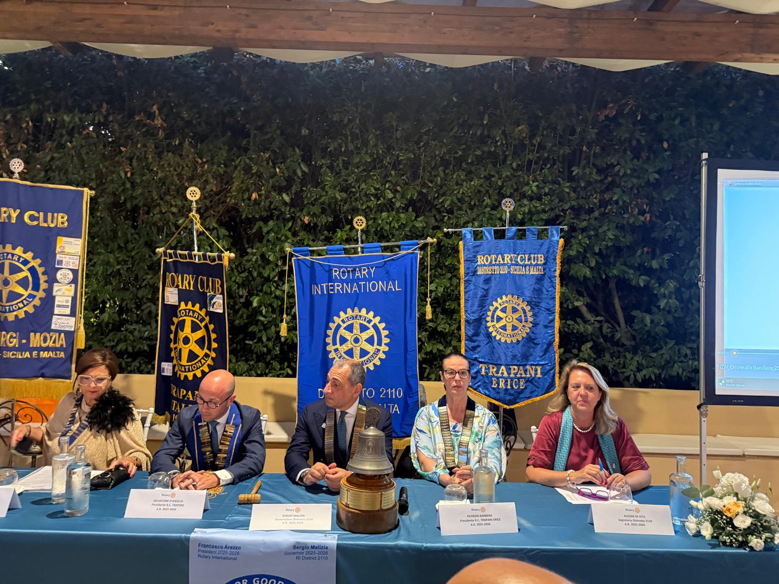 https://www.tp24.it/immagini_articoli/05-08-2025/1754381676-0-visita-del-governatore-malizia-ai-rotary-club-di-trapani-coesione-inclusione-e-nuovi.jpg