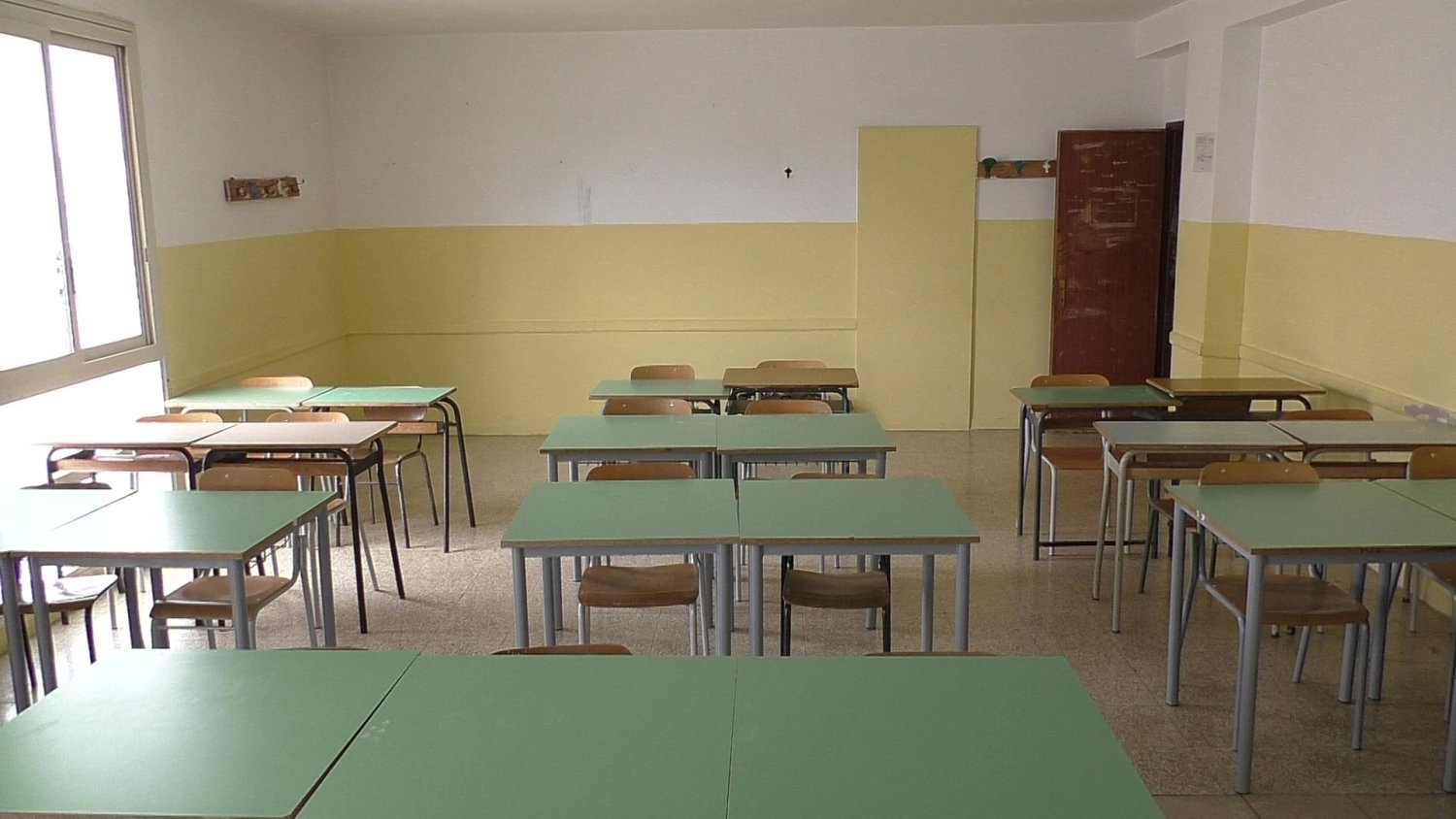 https://www.tp24.it/immagini_articoli/05-09-2026/1788592175-0-scuola-il-caldo-non-ferma-la-campanella-in-sicilia-il-95-delle-aule-senza-climatizzatori.jpg