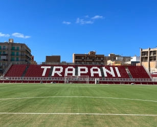 https://www.tp24.it/immagini_articoli/05-09-2026/trapani-cerca-casa-domani-gioca-a-capaci-a-porte-chiuse-250.jpg