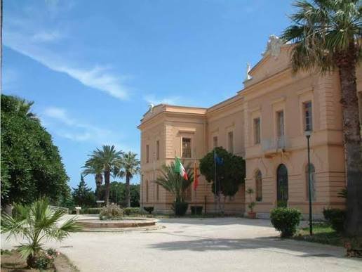 https://www.tp24.it/immagini_articoli/05-10-2026/1791189656-0-trapani-alla-cittadella-della-salute-solo-25-numeri-al-giorno-cosi-e-impossibile-assistere-i-nostri-cari.jpg