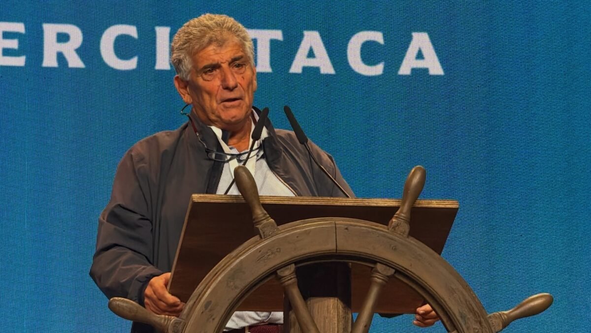 https://www.tp24.it/immagini_articoli/05-10-2026/1791221497-0-regionali-2027-renzi-punta-su-pietro-bartolo-la-vardera-non-si-ritira.jpg