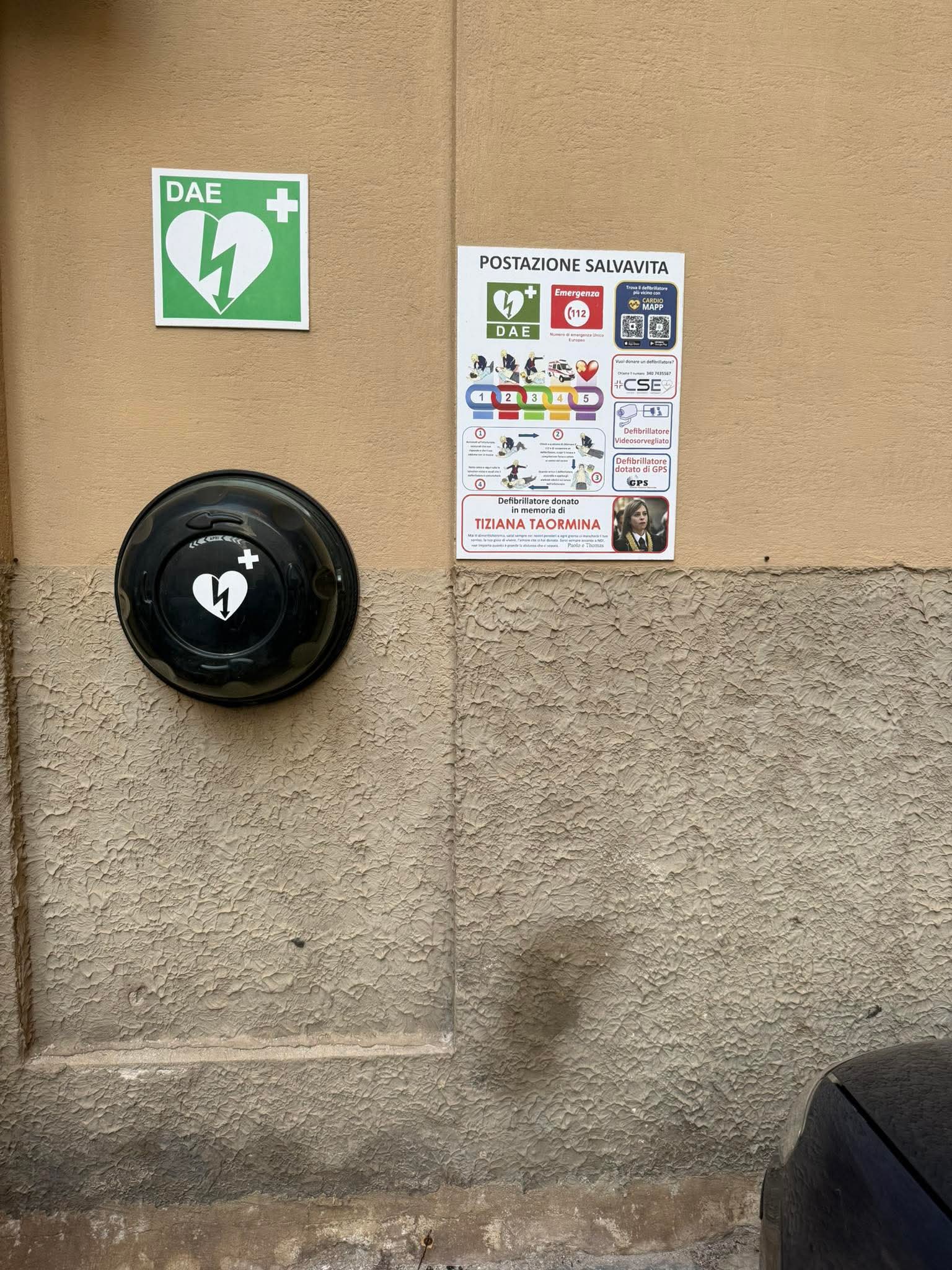 https://www.tp24.it/immagini_articoli/05-12-2025/1764920766-0-trapani-rubato-il-defibrillatore-dedicato-a-tiziana-taormina-un-atto-vergognoso.jpg