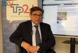 https://www.tp24.it/immagini_articoli/05-12-2025/1764951002-0-ombra-dice-no-il-centrodestra-resta-senza-candidato.jpg