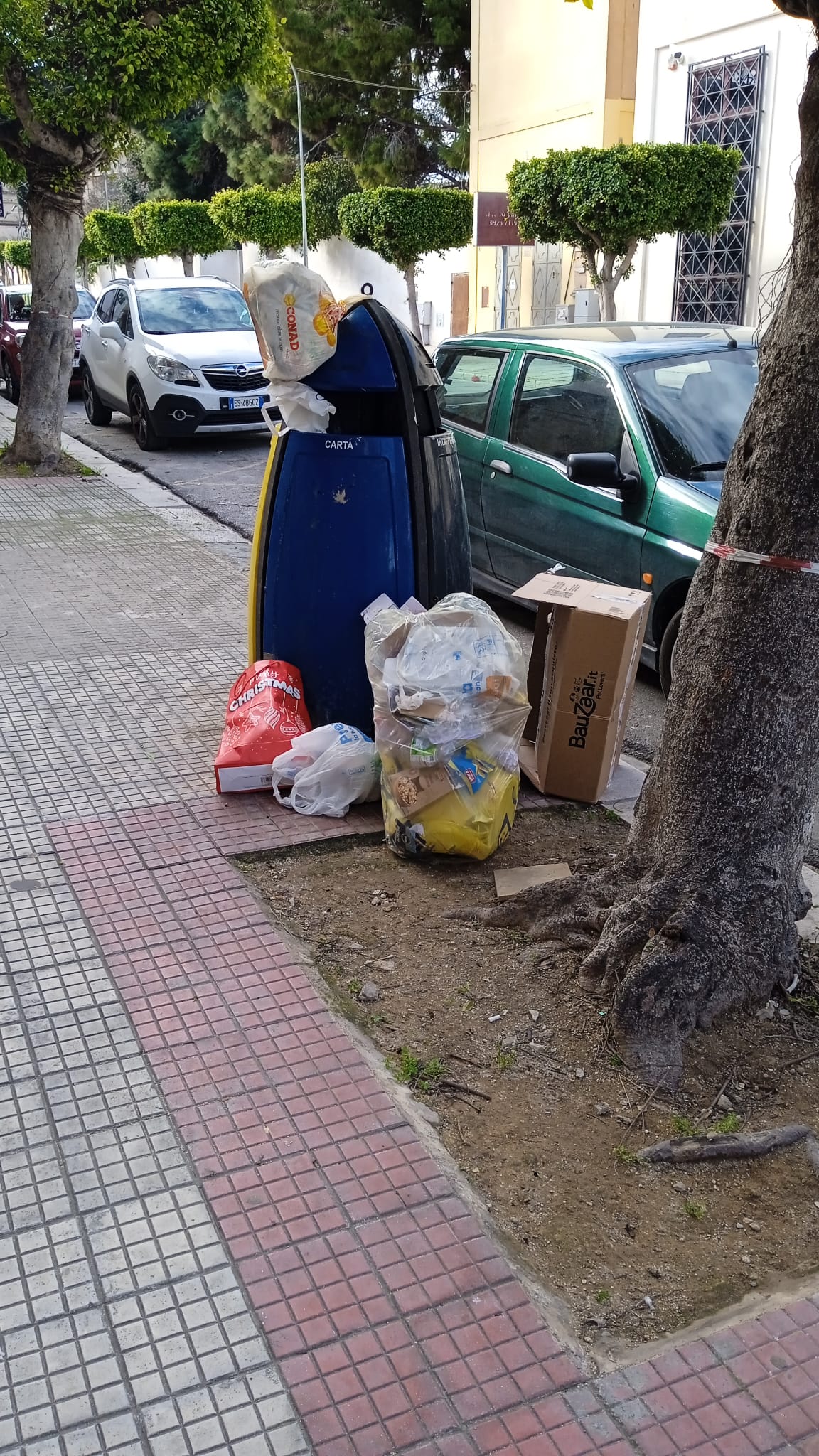https://www.tp24.it/immagini_articoli/06-01-2025/1736154942-0-rifiuti-abbandonati-in-corso-gramsci-l-esasperazione-di-un-cittadino-marsalese.jpg