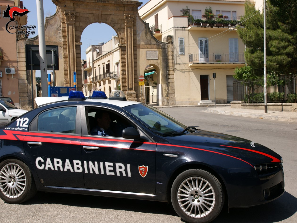 https://www.tp24.it/immagini_articoli/06-02-2026/1770371583-0-ecstasy-cocaina-e-crack-in-casa-tre-arresti-a-castelvetrano.jpg