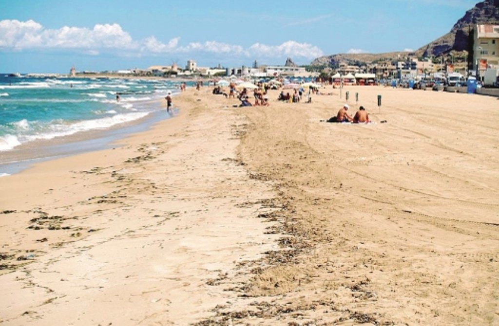 https://www.tp24.it/immagini_articoli/06-05-2025/1746523893-0-estate-2025-ecco-dove-e-vietato-fare-il-bagno-in-provincia-di-trapani.jpg
