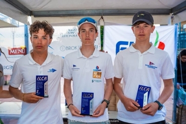 https://www.tp24.it/immagini_articoli/06-05-2026/canottieri-marsala-sul-podio-all-italia-cup-ilca-2026-oro-per-noto-e-argento-per-genna-250.jpg