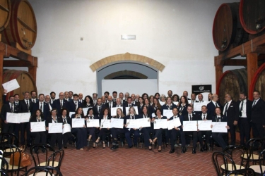https://www.tp24.it/immagini_articoli/06-05-2026/marsala-alle-cantine-pellegrino-la-cerimonia-per-i-52-nuovi-sommelier-250.jpg