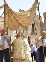 https://www.tp24.it/immagini_articoli/06-06-2026/corpus-domini-domenica-processioni-eucaristiche-in-tutta-la-diocesi-di-trapani-250.jpg