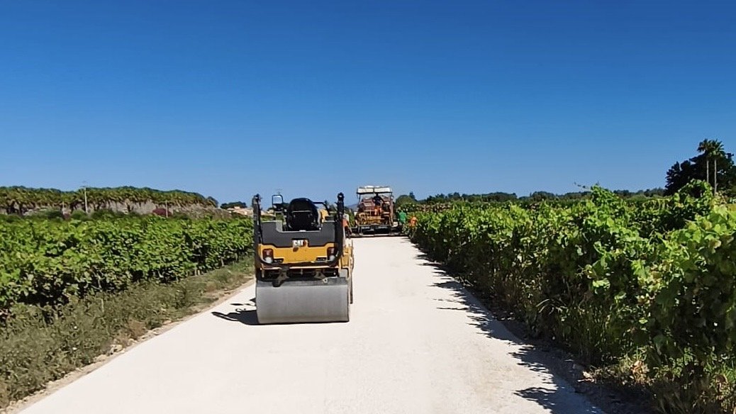 https://www.tp24.it/immagini_articoli/06-07-2026/1783348488-0-marsala-al-via-i-lavori-in-via-vaiarassa-dopo-anni-di-polemiche-arriva-l-asfalto.jpg