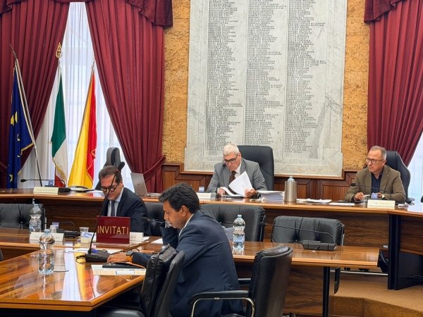 https://www.tp24.it/immagini_articoli/06-07-2026/1783352215-0-marsala-prima-seduta-e-subito-scontro-opposizione-all-attacco-della-giunta.jpg