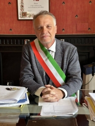 https://www.tp24.it/immagini_articoli/06-07-2026/emergenza-idrica-a-salemi-il-sindaco-vito-scalisi-non-ci-sta-e-contrattacca-250.jpg