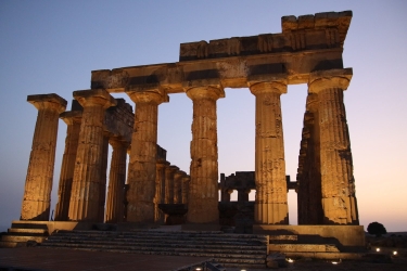 https://www.tp24.it/immagini_articoli/06-07-2026/segesta-selinunte-e-lilibeo-parte-ekklesia-nei-parchi-archeologici-250.jpg