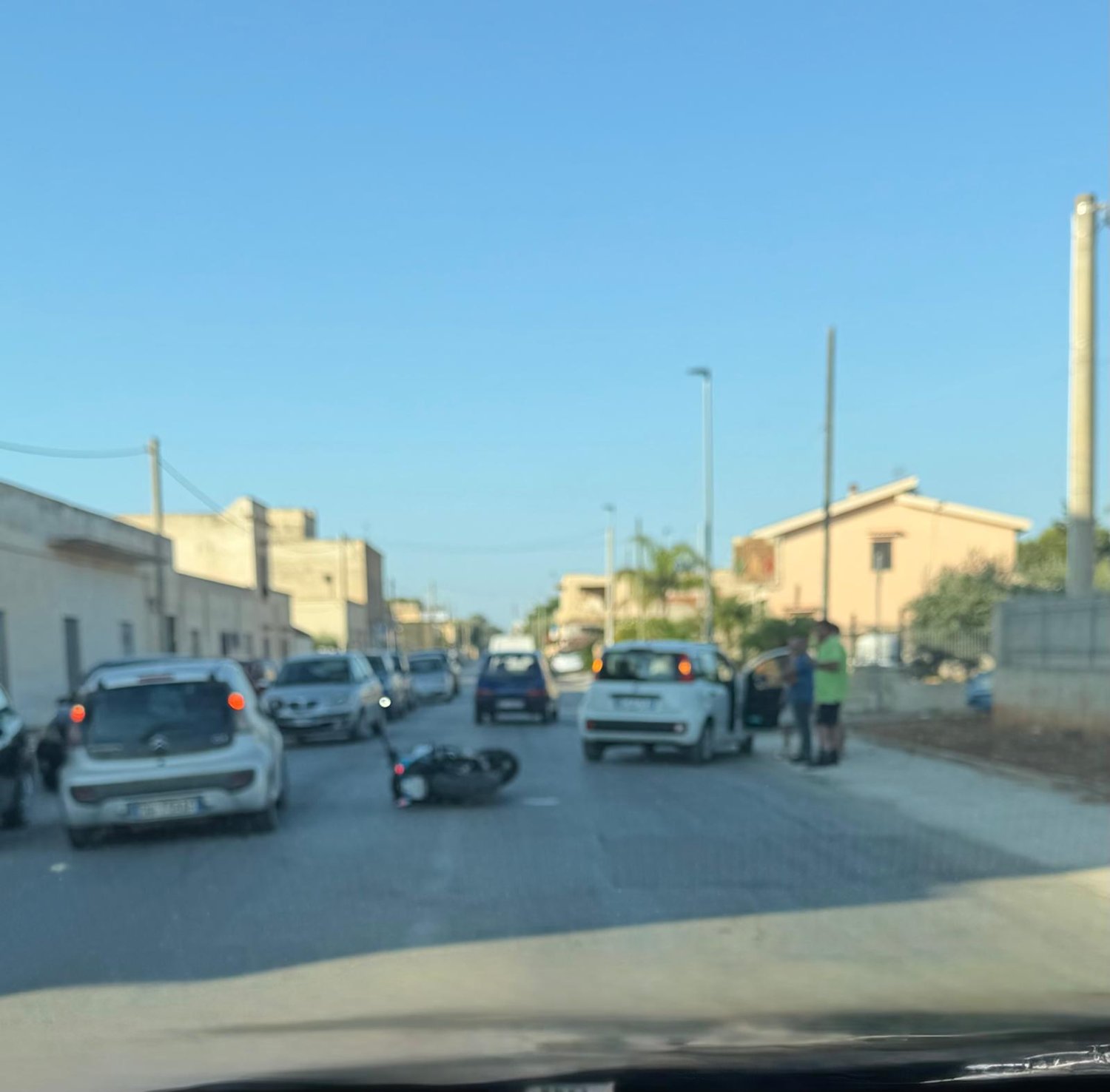 https://www.tp24.it/immagini_articoli/06-08-2026/1786034996-0-marsala-incidente-in-via-trapani-scontro-tra-un-auto-e-una-moto-traffico-in-tilt.jpg