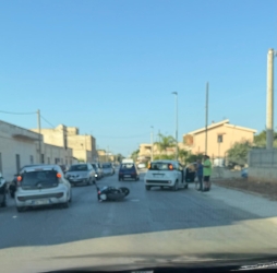 https://www.tp24.it/immagini_articoli/06-08-2026/marsala-incidente-in-via-trapani-scontro-tra-un-auto-e-una-moto-traffico-in-tilt-250.jpg