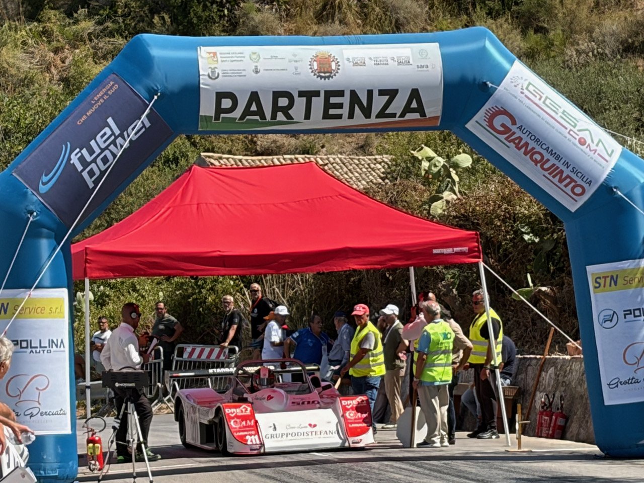 https://www.tp24.it/immagini_articoli/06-09-2026/1788680373-0-monte-erice-partita-la-68-edizione-tra-le-storiche-riolo-davanti-a-tutti-in-prova.jpg