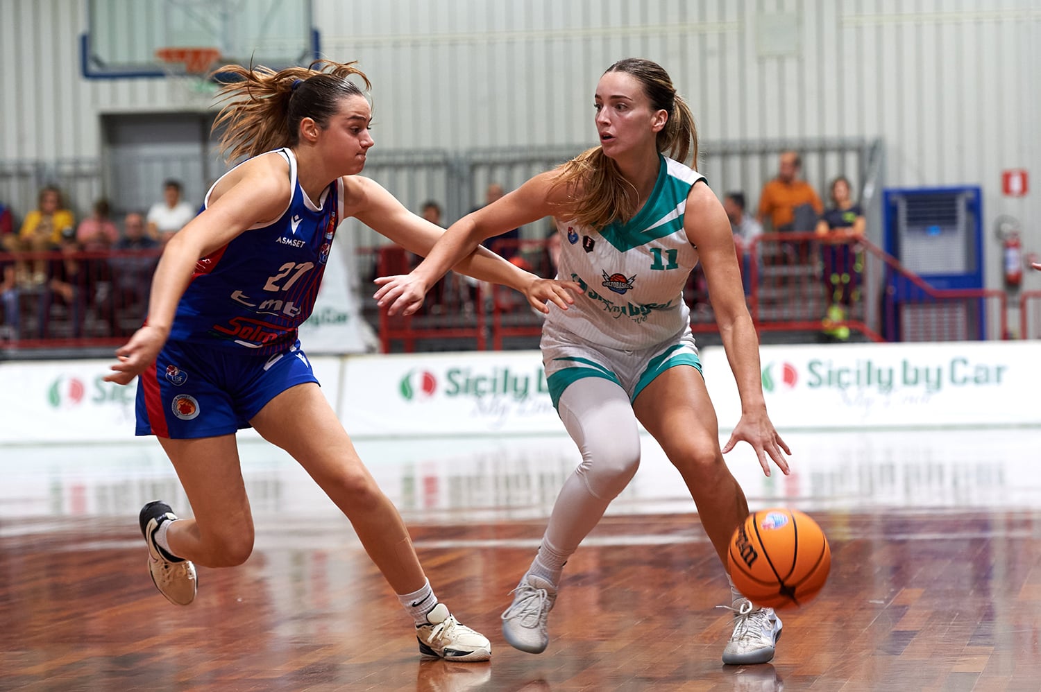 https://www.tp24.it/immagini_articoli/06-10-2025/1759731701-0-basket-femminile-l-alcamo-basket-perde-all-esordio-casalingo-ma-esce-tra-gli-applausi.jpg