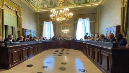 https://www.tp24.it/immagini_articoli/06-10-2026/ars-la-manovra-si-allarga-altri-150-milioni-primo-si-ai-19-milioni-per-il-vino-250.jpg