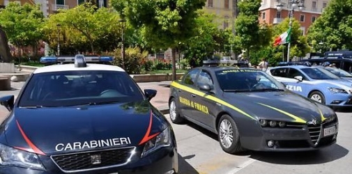 https://www.tp24.it/immagini_articoli/06-10-2026/controlli-nel-trapanese-10-evasioni-dai-domiciliari-5-arresti-e-40-patenti-ritirate-250.jpg
