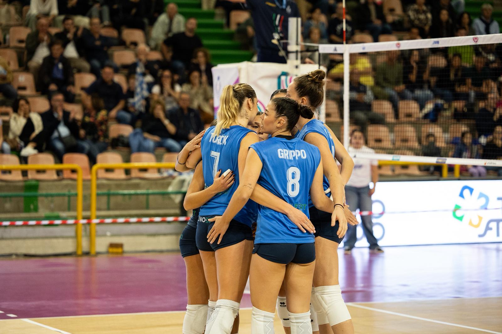 https://www.tp24.it/immagini_articoli/06-11-2025/1762386632-0-volley-a2-dopo-un-match-equilibrato-il-marsala-volley-cede-al-tie-break-contro-messina.jpg
