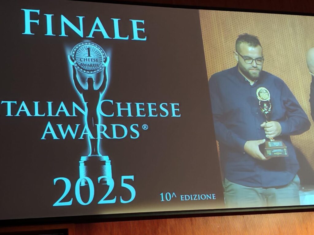 https://www.tp24.it/immagini_articoli/06-11-2025/1762450783-0-e-siciliano-il-formaggio-dell-anno.jpg