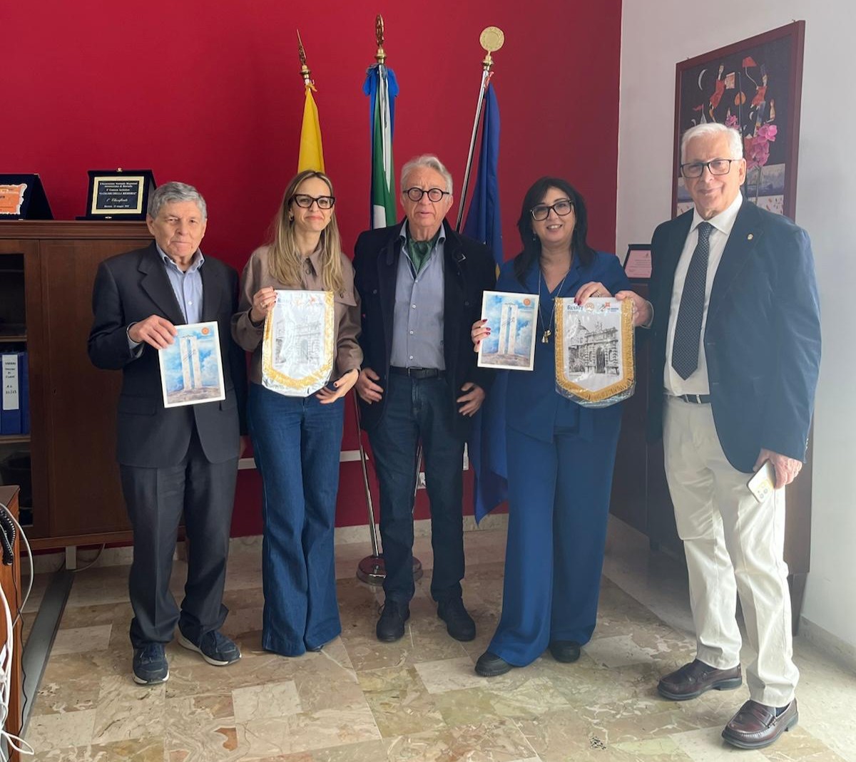 https://www.tp24.it/immagini_articoli/07-05-2025/1746620621-0-progetto-free-water-il-rotary-club-marsala-installa-un-distributore-di-acqua-all-istituto-garibaldi.jpg