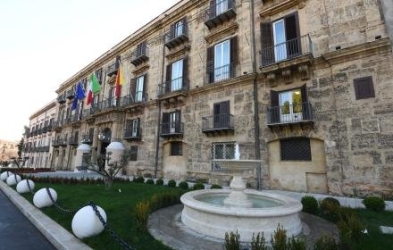 https://www.tp24.it/immagini_articoli/07-05-2026/lavoro-da-oggi-aperta-la-piattaforma-regionale-irfis-per-gli-incentivi-alle-assunzioni-250.jpg