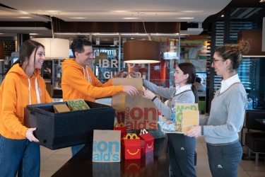 https://www.tp24.it/immagini_articoli/07-05-2026/mcdonald-s-dona-170-pasti-a-settimana-nel-trapanese-250.jpg