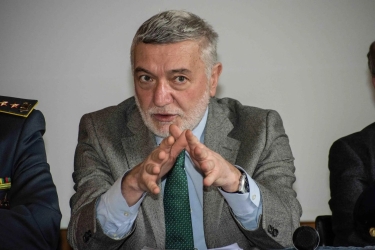https://www.tp24.it/immagini_articoli/07-05-2026/pantelleria-caleca-e-il-nuovo-procuratore-di-ferrara-250.jpg
