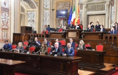 https://www.tp24.it/immagini_articoli/07-05-2026/sicilia-giurano-i-nuovi-assessori-minardo-guarda-al-2027-c-e-la-norma-anti-doppi-incarichi-250.jpg