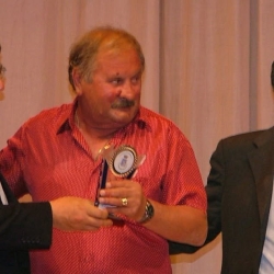 https://www.tp24.it/immagini_articoli/07-07-2026/marsala-piange-mario-possamai-addio-al-gigante-buono-che-ha-fatto-la-storia-del-calcio-azzurro-250.jpg