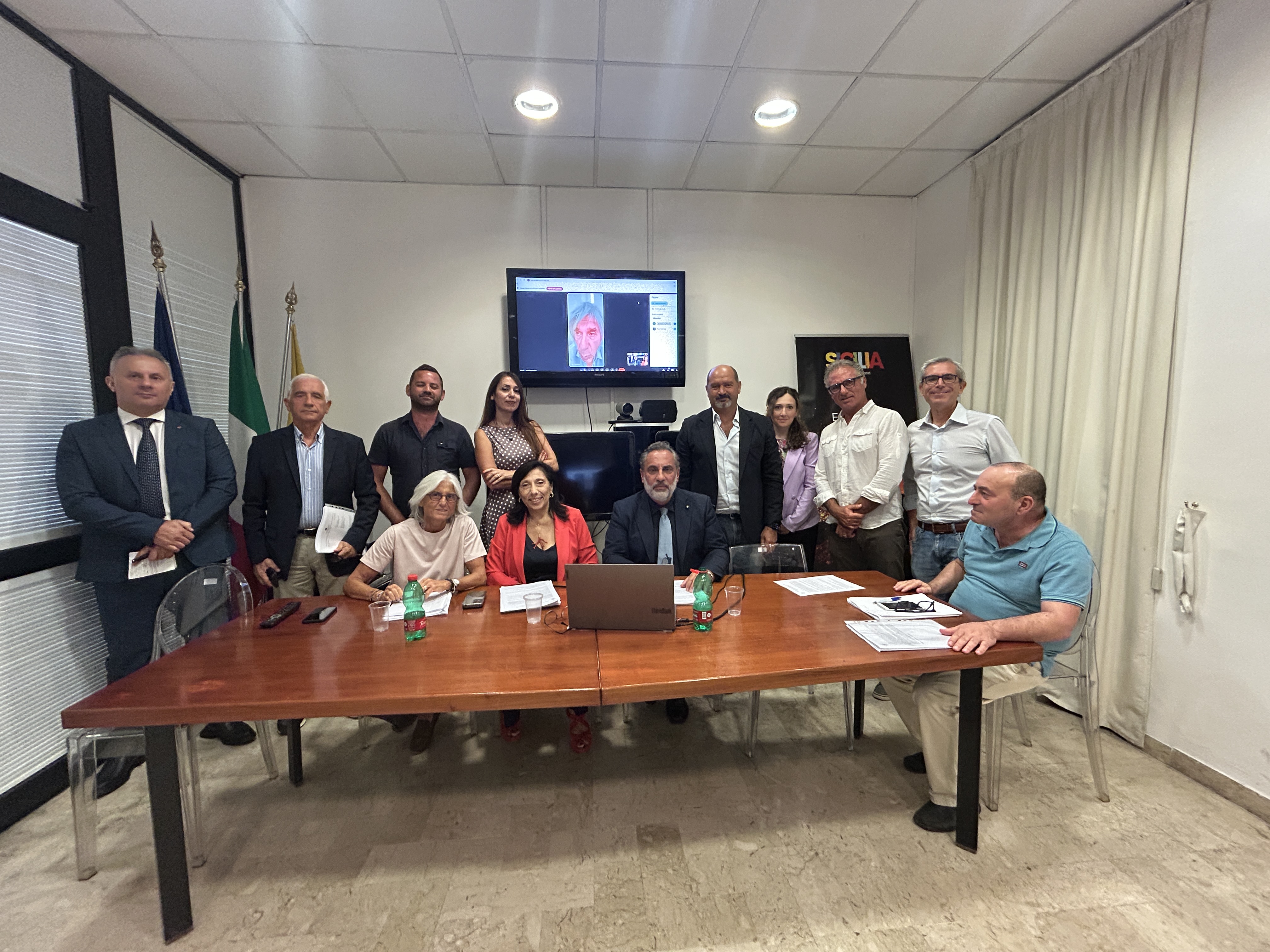https://www.tp24.it/immagini_articoli/07-08-2025/1754589731-0-l-associazione-strutture-extralberghiere-incontra-i-vertici-dell-assessorato-regionale.jpg