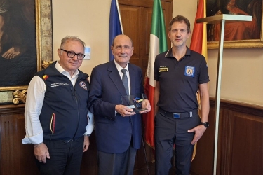 https://www.tp24.it/immagini_articoli/07-08-2026/antincendio-volontari-del-friuli-venezia-giulia-operativi-in-sicilia-250.jpg