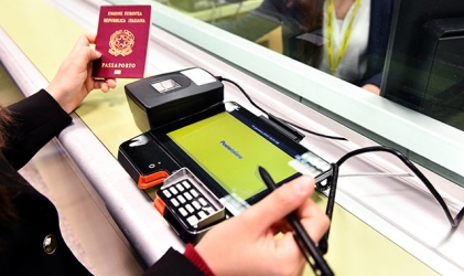 https://www.tp24.it/immagini_articoli/07-08-2026/pantelleria-il-record-siciliano-dei-passaporti-alle-poste-oltre-cento-richieste-250.jpg
