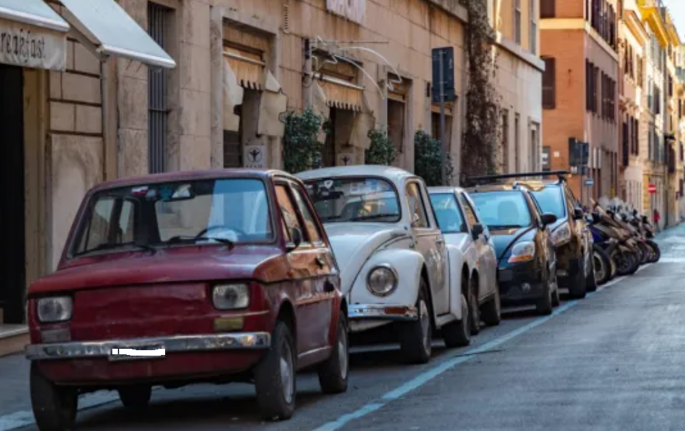 https://www.tp24.it/immagini_articoli/07-09-2025/1757210231-0-sicilia-l-isola-delle-auto-vecchie-tra-demolizioni-economia-circolare-e-nuove-regole.png