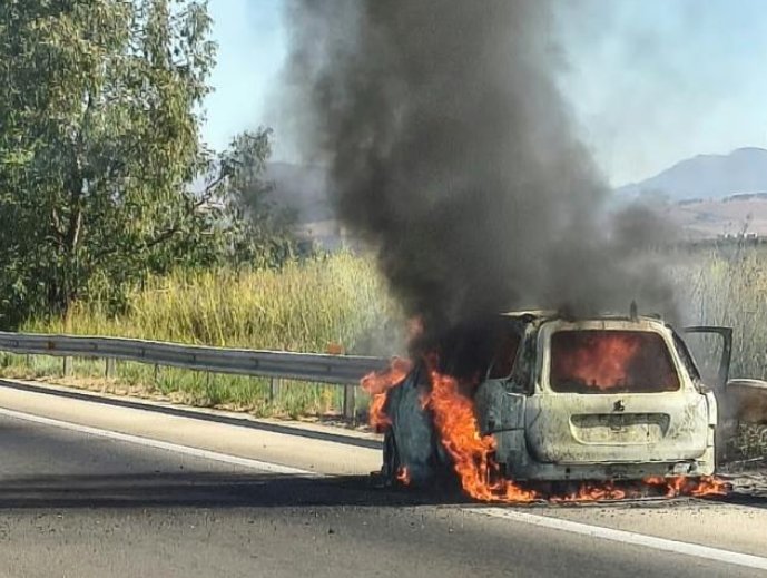 https://www.tp24.it/immagini_articoli/07-09-2026/1788791756-0-paura-sulla-a29-auto-in-fiamme-vicino-allo-svincolo-di-gallitello.jpg