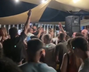 https://www.tp24.it/immagini_articoli/07-09-2026/mazara-l-assurda-difesa-dopo-faccetta-nera-una-goliardata-abbiamo-cantato-anche-bella-ciao-250.jpg