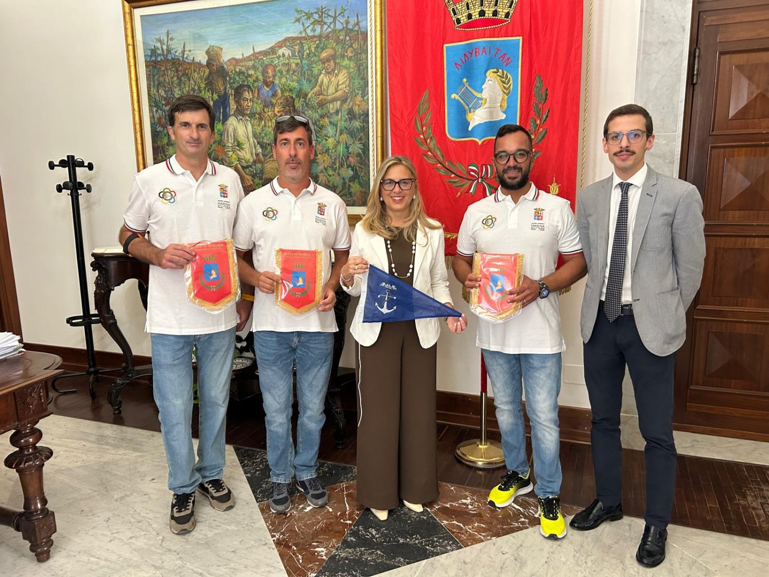 https://www.tp24.it/immagini_articoli/07-10-2026/1791365809-0-marsala-i-campioni-europei-di-vela-ricevuti-al-comune.jpg