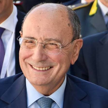 https://www.tp24.it/immagini_articoli/07-10-2026/1791399543-0-schifani-la-resa-dei-conti-e-la-sicilia-rischia-di-tornare-alle-urne.jpg